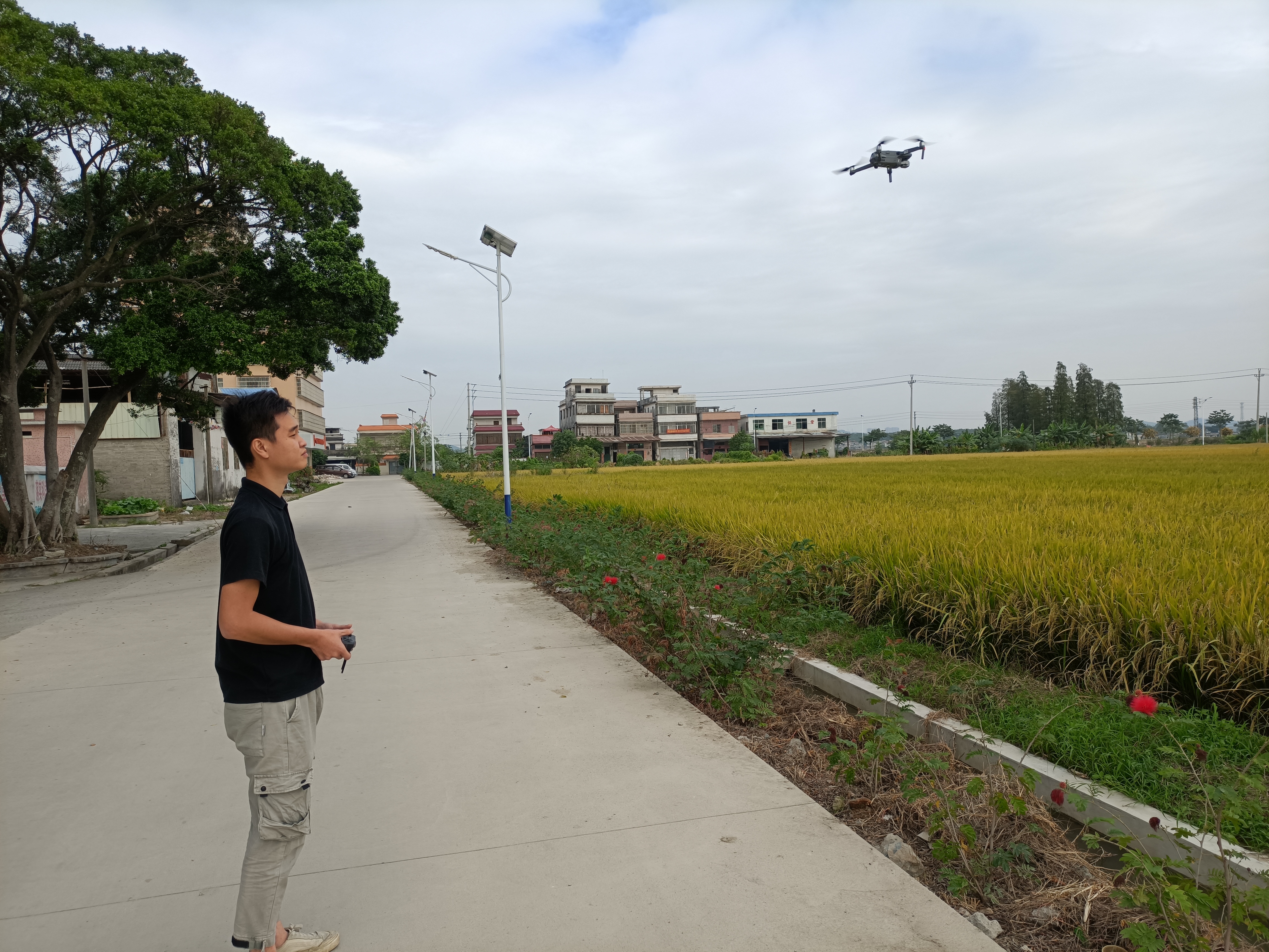 長(zhǎng)沙街道采取“人防+技防”的方式，讓巡查無(wú)死角、無(wú)盲點(diǎn).jpg