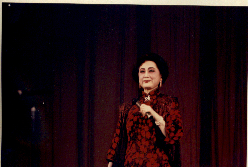 1991年3月3日，著名粵劇表演藝術(shù)家紅線(xiàn)女率粵劇團(tuán)回到家鄉(xiāng)開(kāi)平演出 .jpg