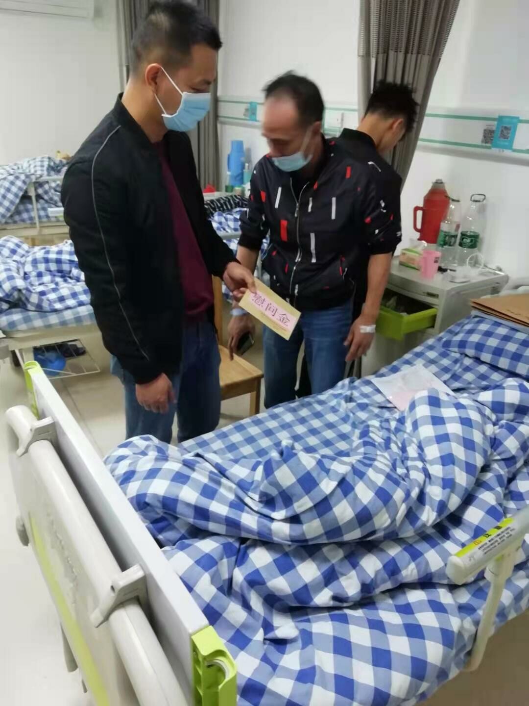  協(xié)助患病老兵轉診治療_1