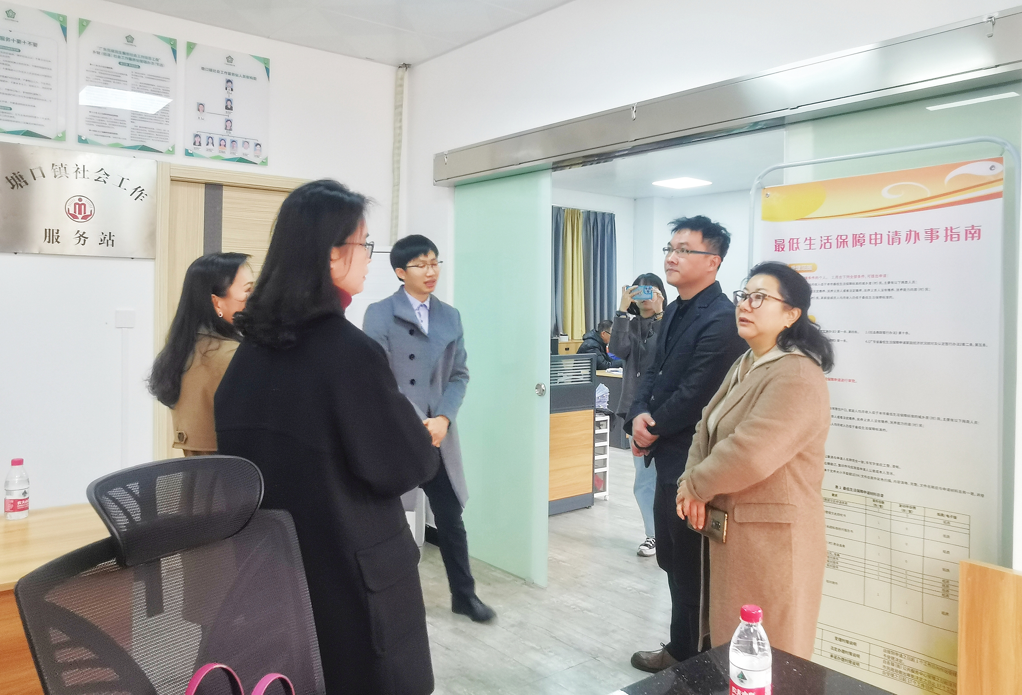實(shí)地調(diào)研塘口鎮(zhèn)社會工作服務(wù)站.jpg