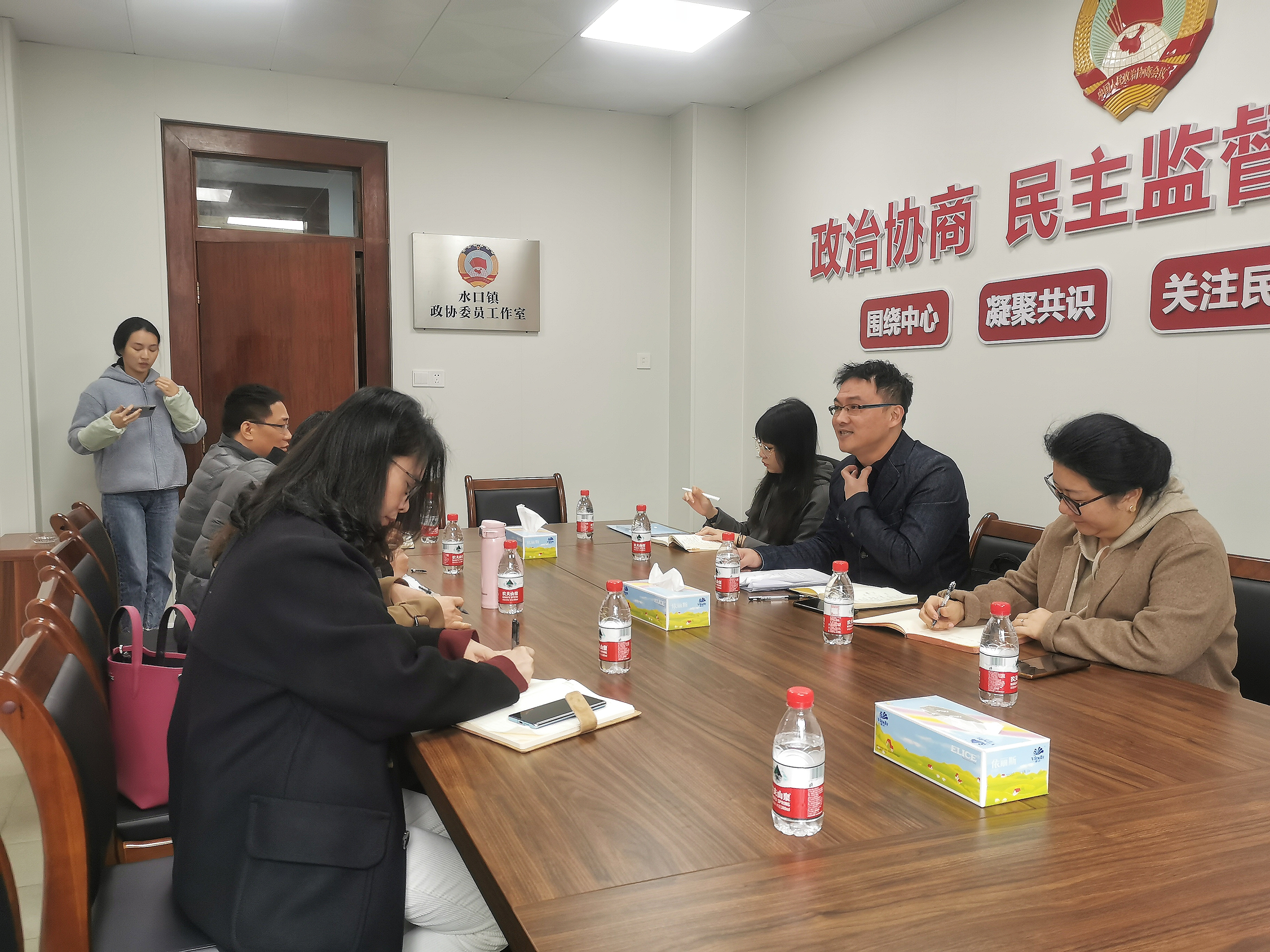 調(diào)研組一行聽取工作匯報(bào).jpg