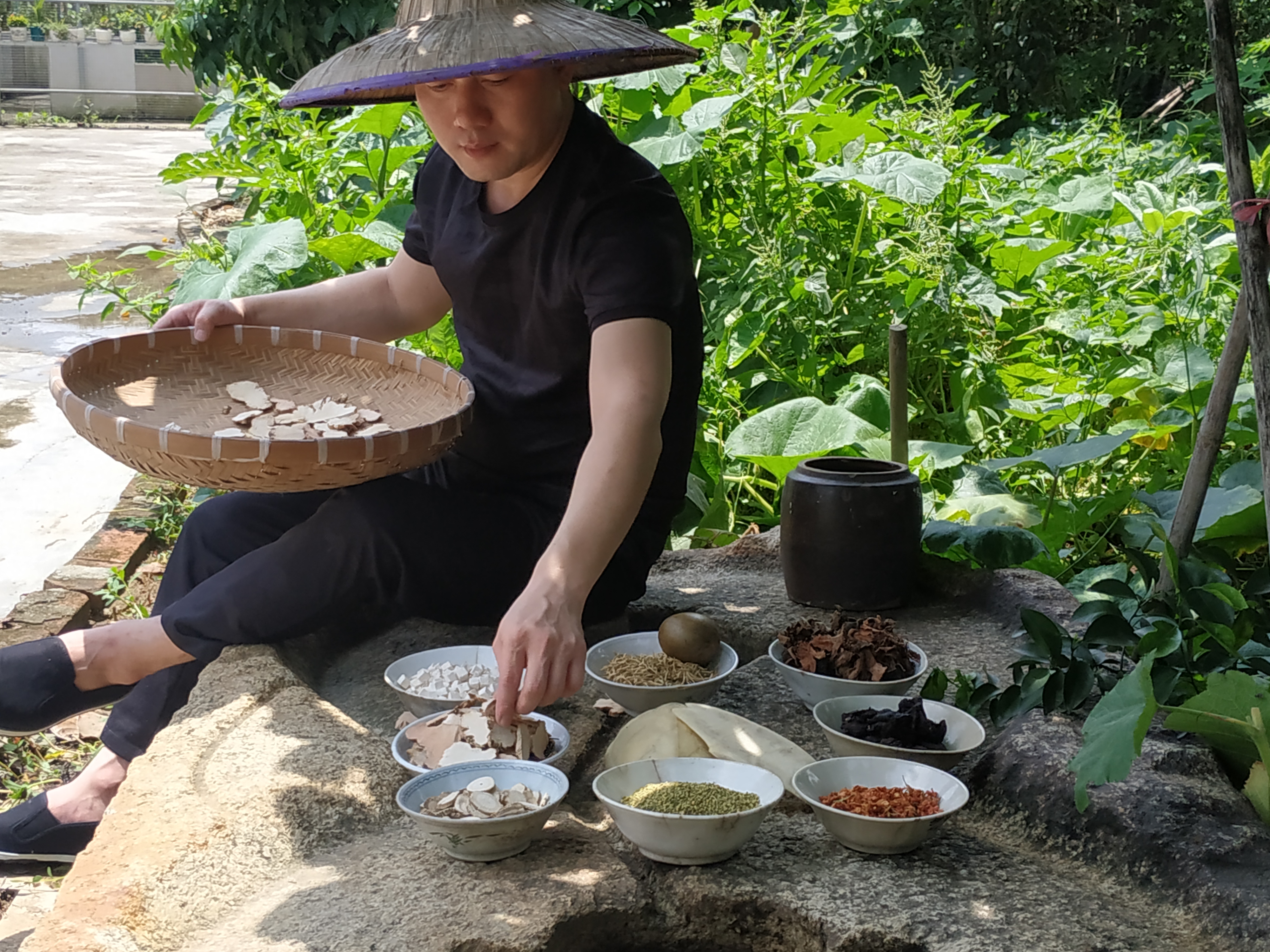 2、洪玄堂龜苓膏的制作-選料.jpg