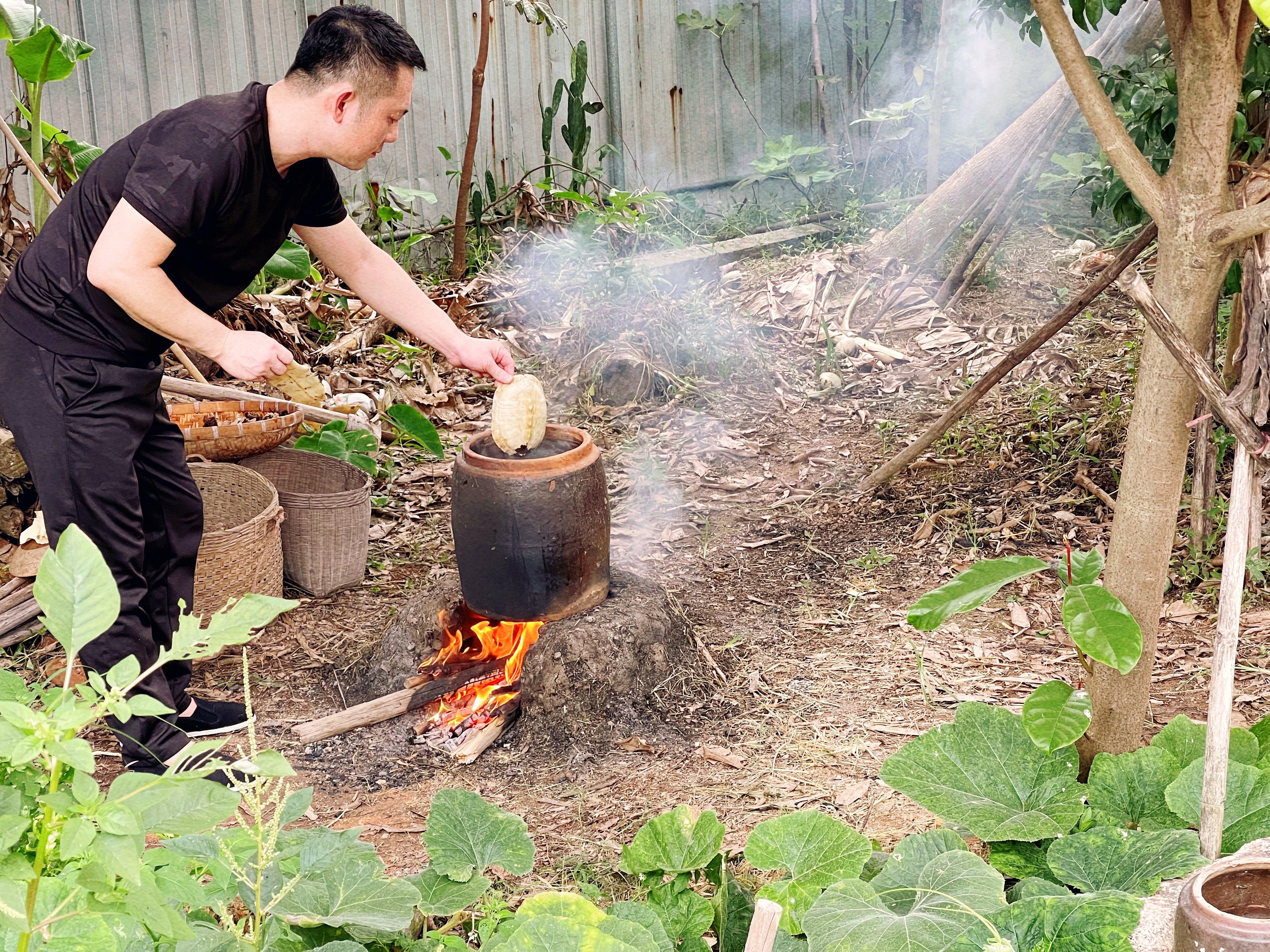 5、洪玄堂龜苓膏的制作-熬煮龜板.jpg