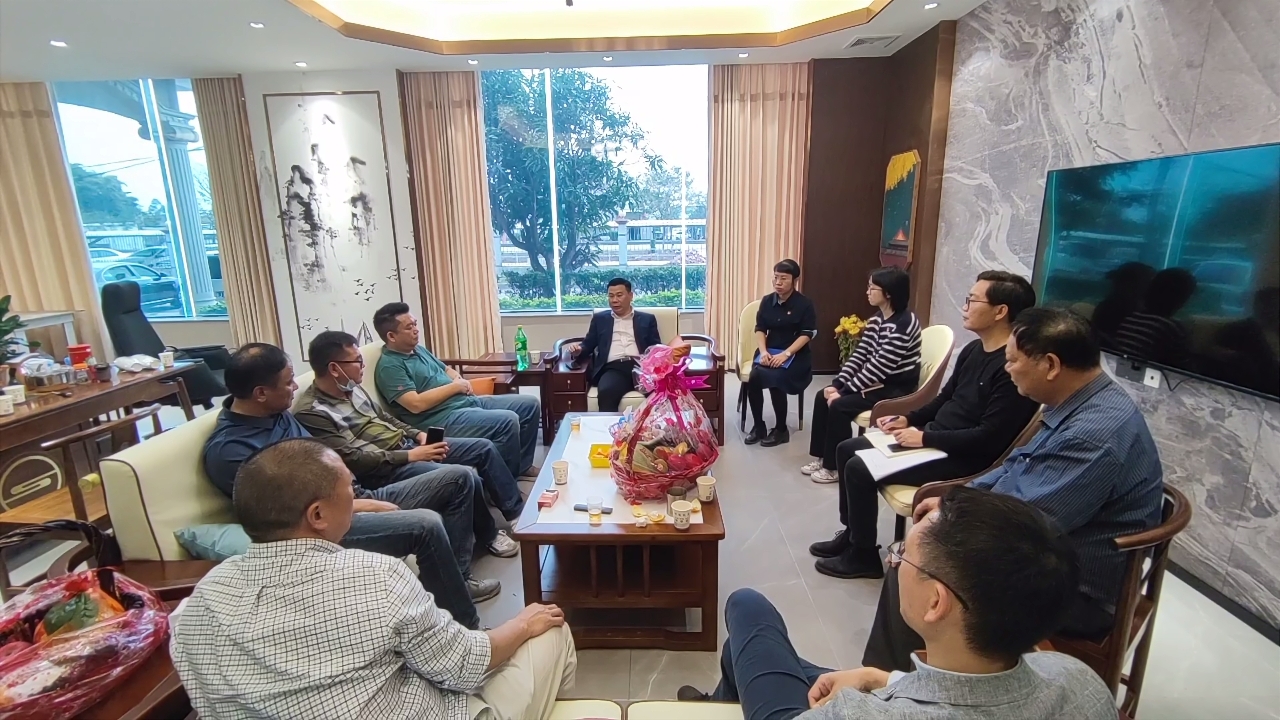 4聯(lián)合龍勝商會(huì)與轄區(qū)腳輪、汽配代表企業(yè)開展行業(yè)座談會(huì)，交流行業(yè)發(fā)展趨勢(shì)和產(chǎn)業(yè)發(fā)展升級(jí)思路.jpg