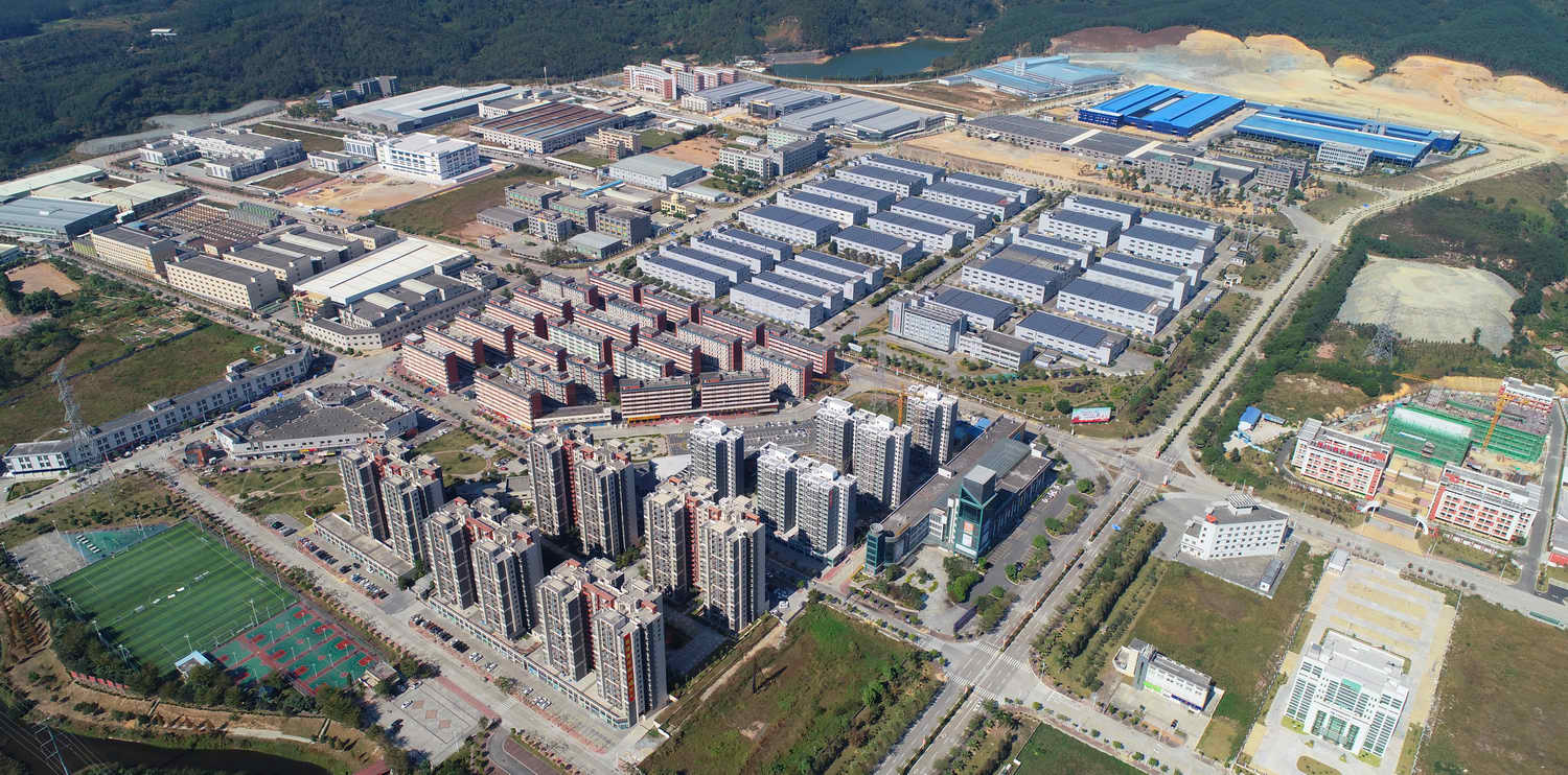 4、2021_0101_121956A翠山湖核心區(qū)已基本完成建設(shè)，廠房林立、配套完善。_調(diào)整大小.jpg