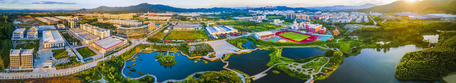 4、翠山湖高新區(qū)依山靠水，打造一流營(yíng)商環(huán)境。黎武揚(yáng)攝。_調(diào)整大小.jpg