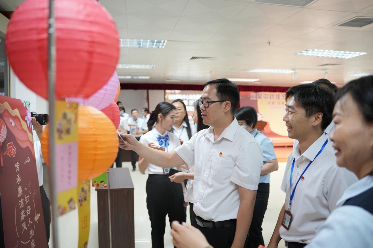 歡聚中秋佳節(jié) 政銀共譜未來(lái)--開平市政務(wù)服務(wù)數(shù)據(jù)管理局舉辦黨建、團(tuán)建、工會(huì)共建活動(dòng)_3
