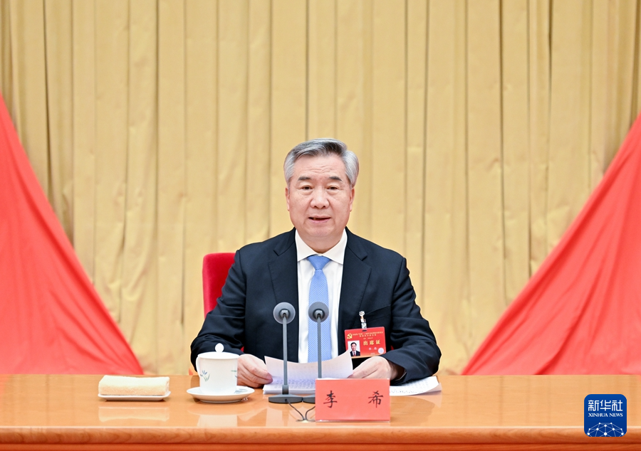 ??1月6日，中國共產(chǎn)黨第二十屆中央紀律檢查委員會第四次全體會議在北京開幕。中共中央政治局常委、中央紀律檢查委員會書記李希代表中央紀律檢查委員會常務委員會作題為《深入推進黨風廉政建設和反腐敗斗爭，以全面從嚴治黨新成效為推進中國式現(xiàn)代化提供堅強保障》的工作報告。