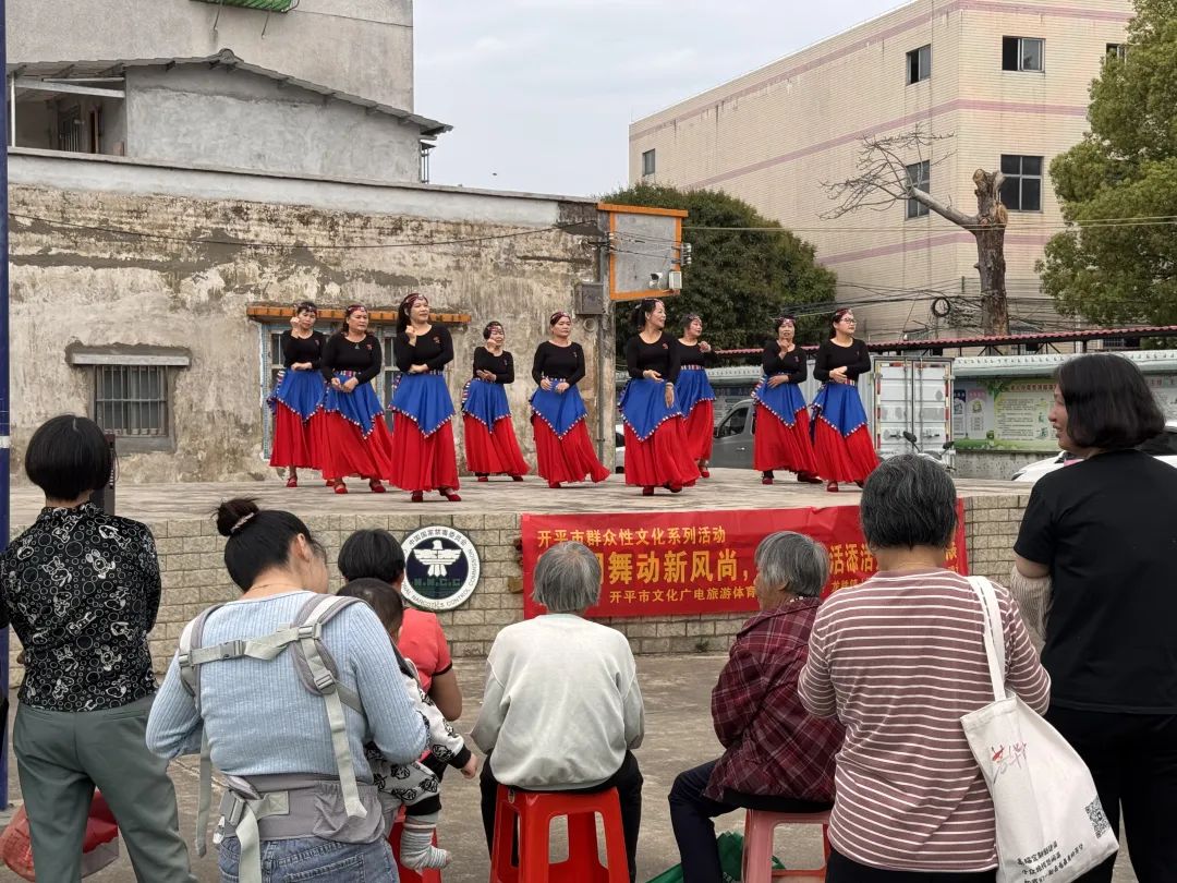 春風(fēng)化雨潤(rùn)文明·活力躍動(dòng)頌新篇——龍勝鎮(zhèn)舉辦廣場(chǎng)舞展演活動(dòng)