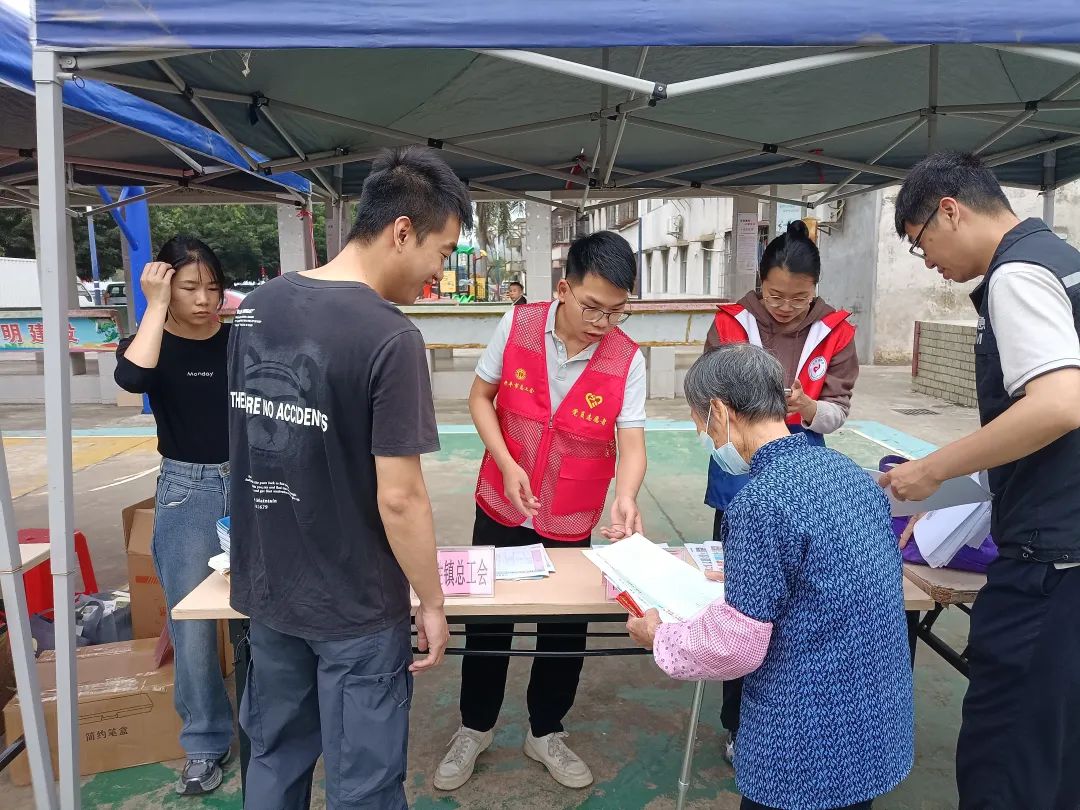心系職工冷暖 情牽萬(wàn)家燈火——龍勝鎮(zhèn)總工會(huì)開(kāi)展困難職工宣傳摸查工作