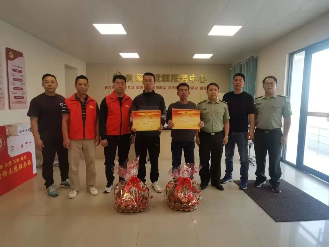 建功在軍營，春風傳喜訊！赤坎鎮(zhèn)為“四有”優(yōu)秀士兵送喜報