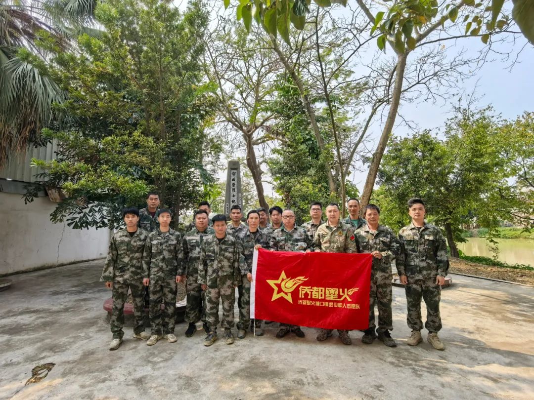 緬懷先烈礪初心 賡續(xù)血脈擔使命——塘口鎮(zhèn)開展清明祭掃謝啟榮烈士紀念碑活動